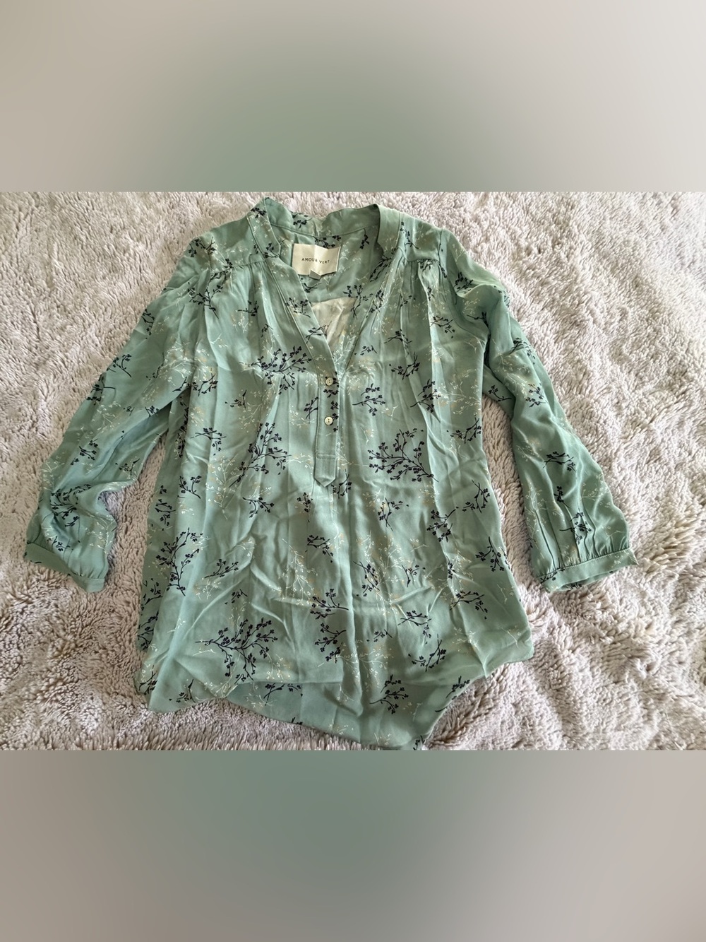 Amour Vert Sage Green Floral Button-Front Blouse silk size medium